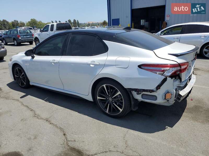 Седан Toyota Camry 2019 в Киеве
