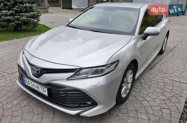 Седан Toyota Camry 2018 в Киеве