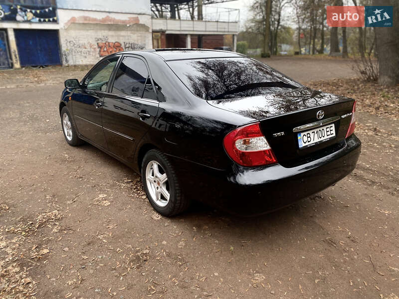 Седан Toyota Camry 2002 в Чернигове