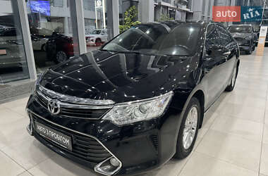 Седан Toyota Camry 2015 в Чернігові