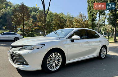 Седан Toyota Camry 2019 в Києві