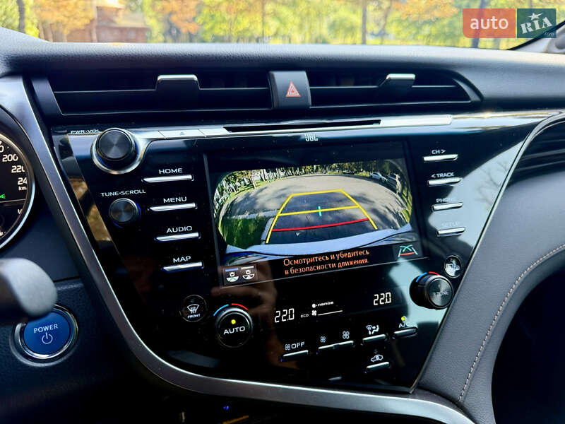 Седан Toyota Camry 2019 в Киеве