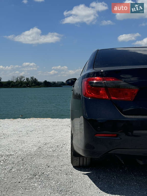 Седан Toyota Camry 2012 в Дніпрі