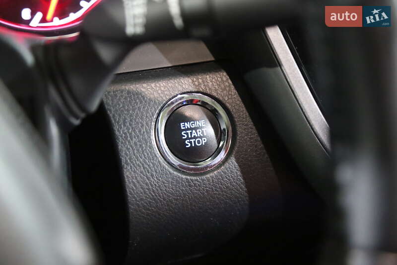 Седан Toyota Camry 2019 в Киеве