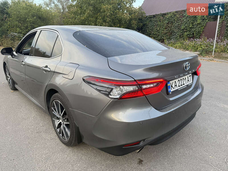 Седан Toyota Camry 2021 в Киеве