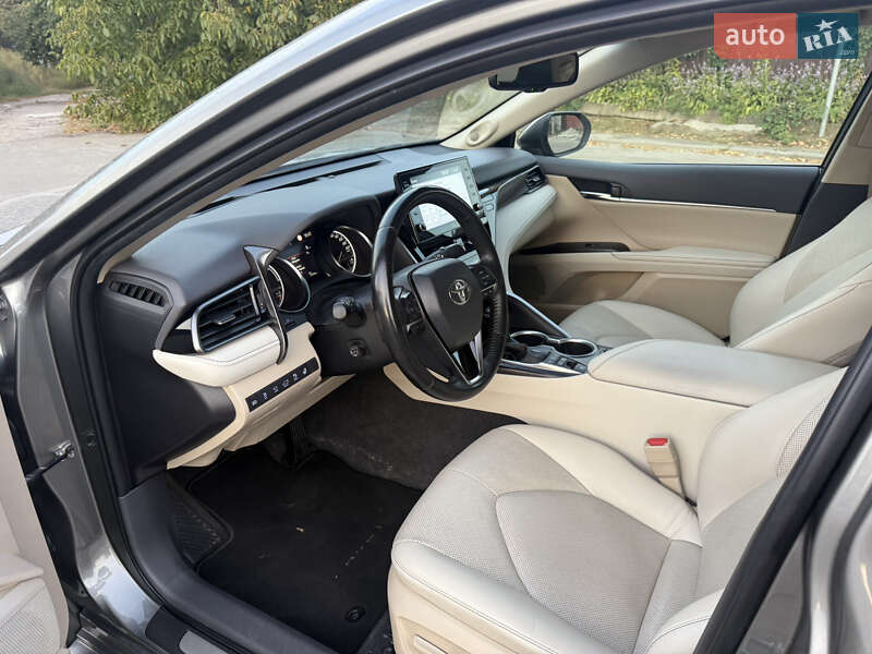 Седан Toyota Camry 2021 в Киеве