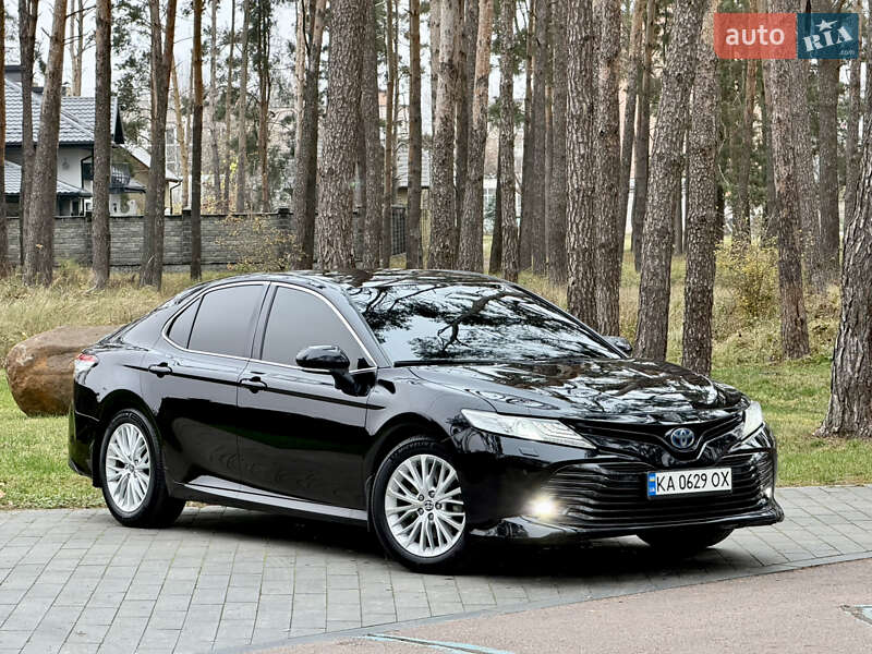 Седан Toyota Camry 2020 в Житомире