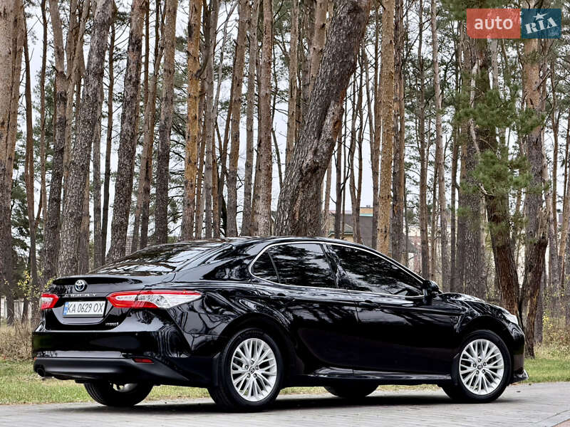 Седан Toyota Camry 2020 в Житомире