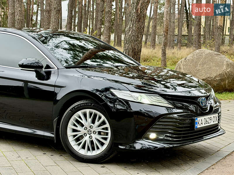 Седан Toyota Camry 2020 в Житомире