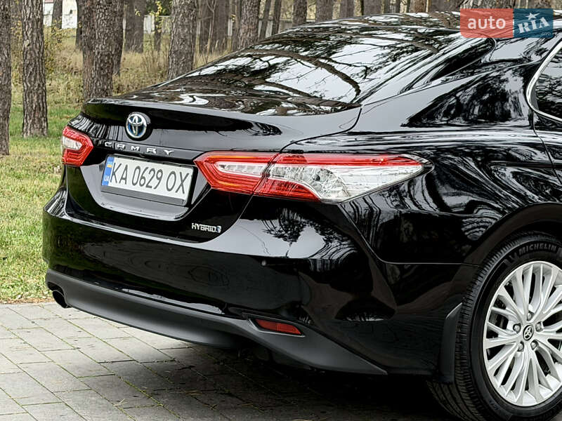 Седан Toyota Camry 2020 в Житомире
