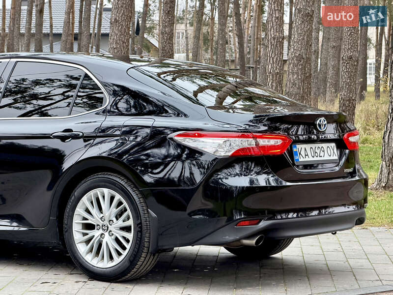 Седан Toyota Camry 2020 в Житомире