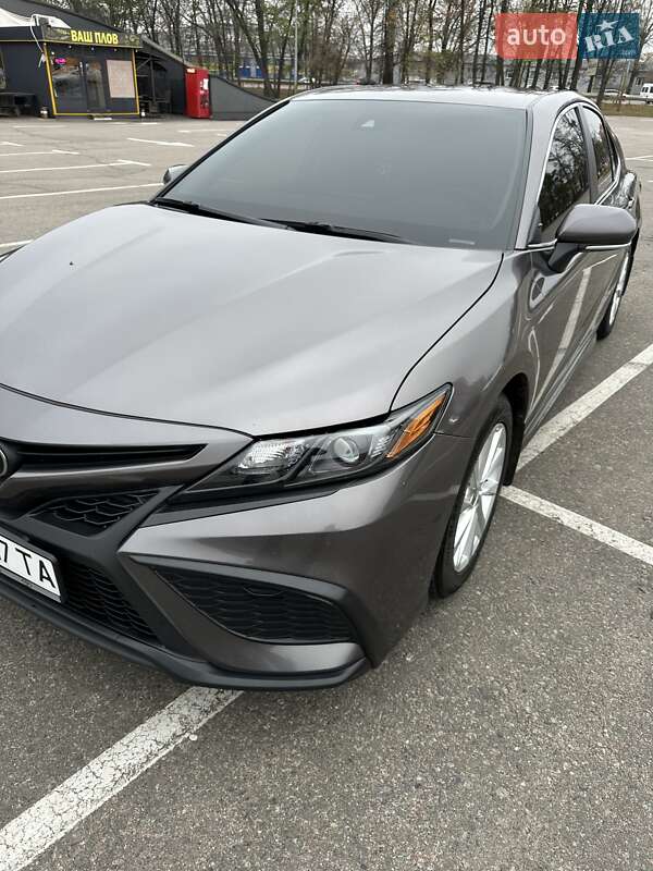 Седан Toyota Camry 2023 в Киеве