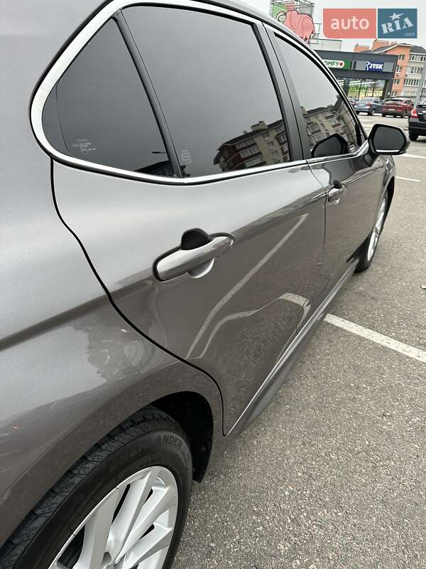 Седан Toyota Camry 2023 в Киеве