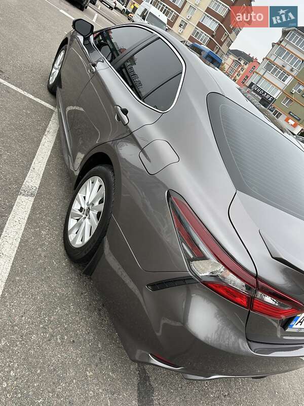 Седан Toyota Camry 2023 в Киеве