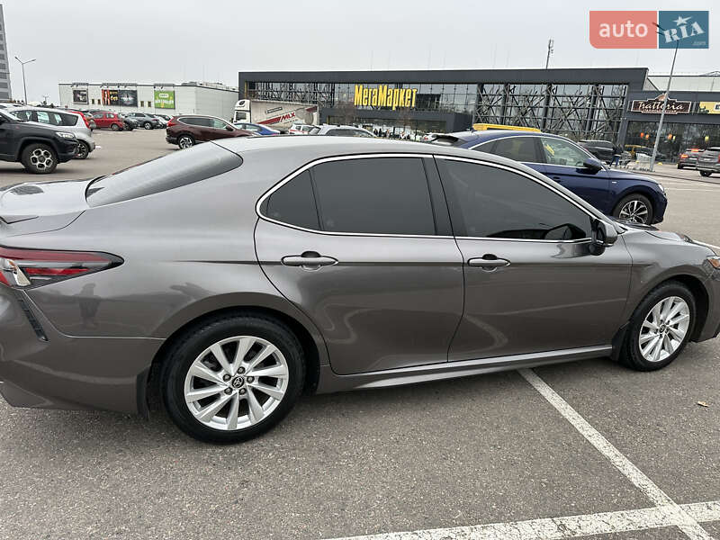 Седан Toyota Camry 2023 в Киеве