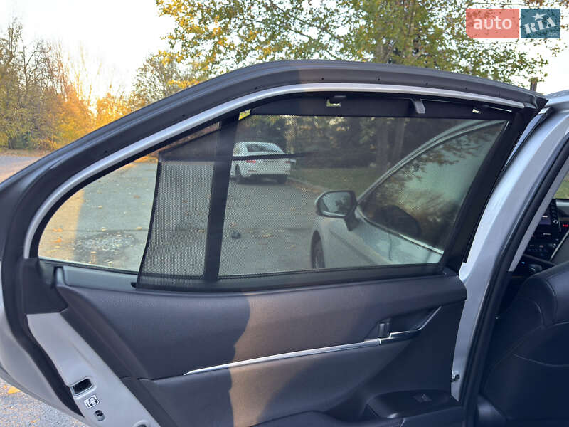 Седан Toyota Camry 2021 в Днепре