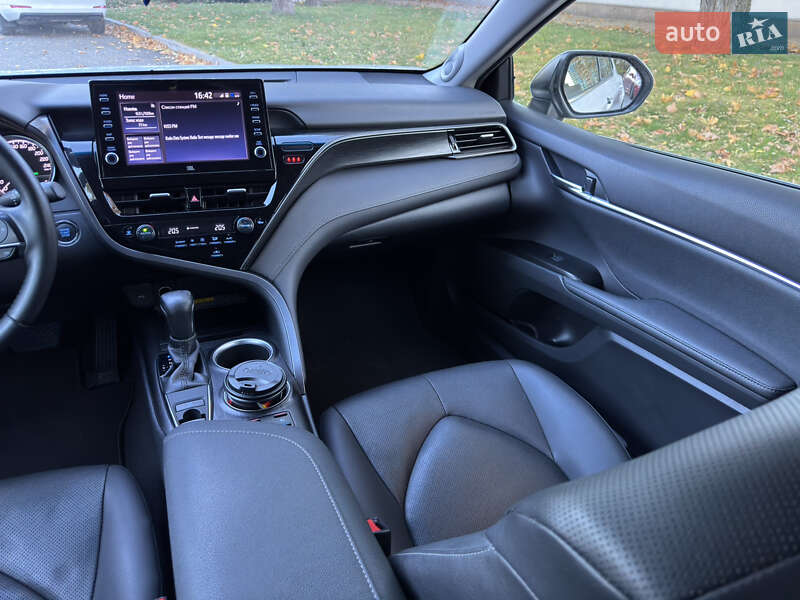 Седан Toyota Camry 2021 в Днепре