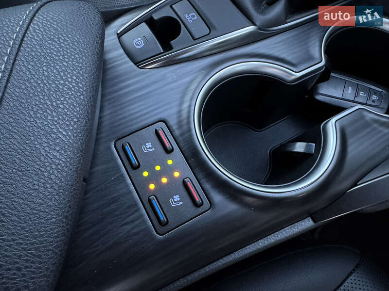 Седан Toyota Camry 2021 в Днепре