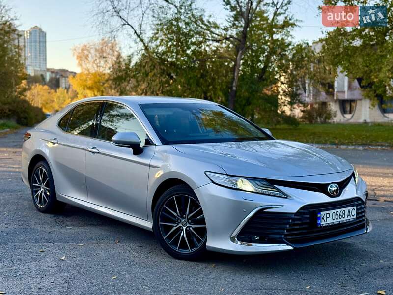 Седан Toyota Camry 2021 в Днепре