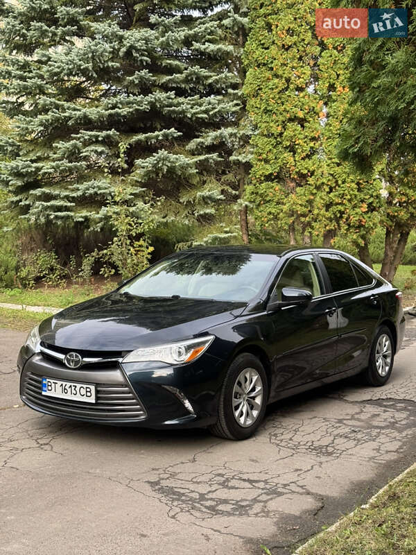 Седан Toyota Camry 2016 в Рівному