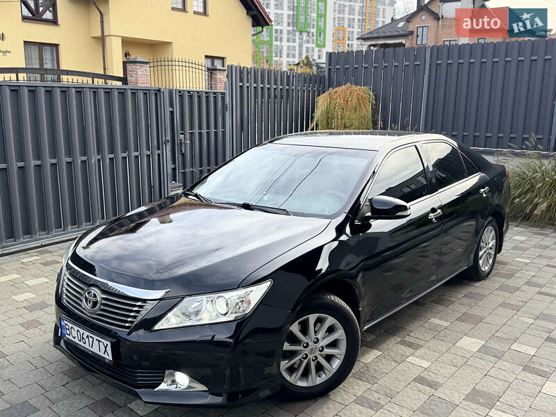 Седан Toyota Camry 2012 в Львове