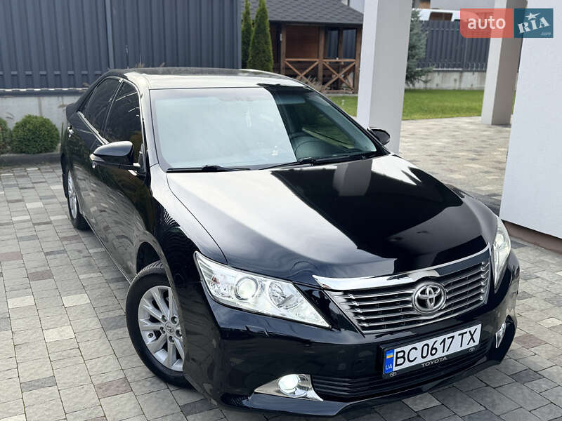 Седан Toyota Camry 2012 в Львове