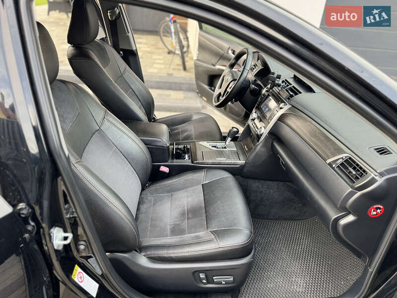 Седан Toyota Camry 2012 в Львове