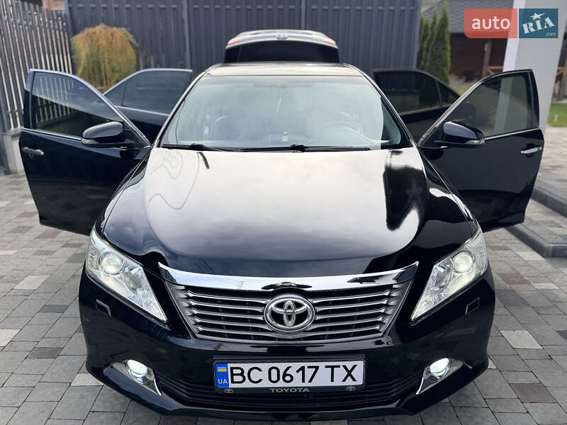 Седан Toyota Camry 2012 в Львове