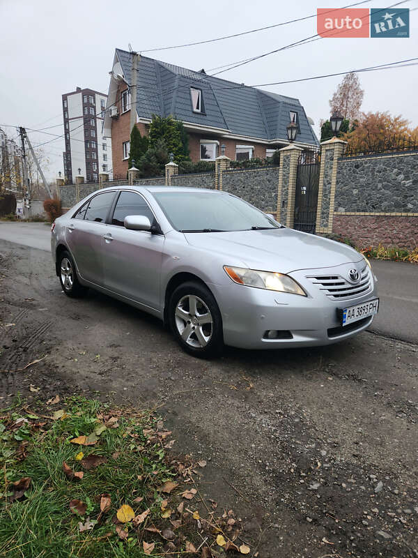 Седан Toyota Camry 2006 в Киеве