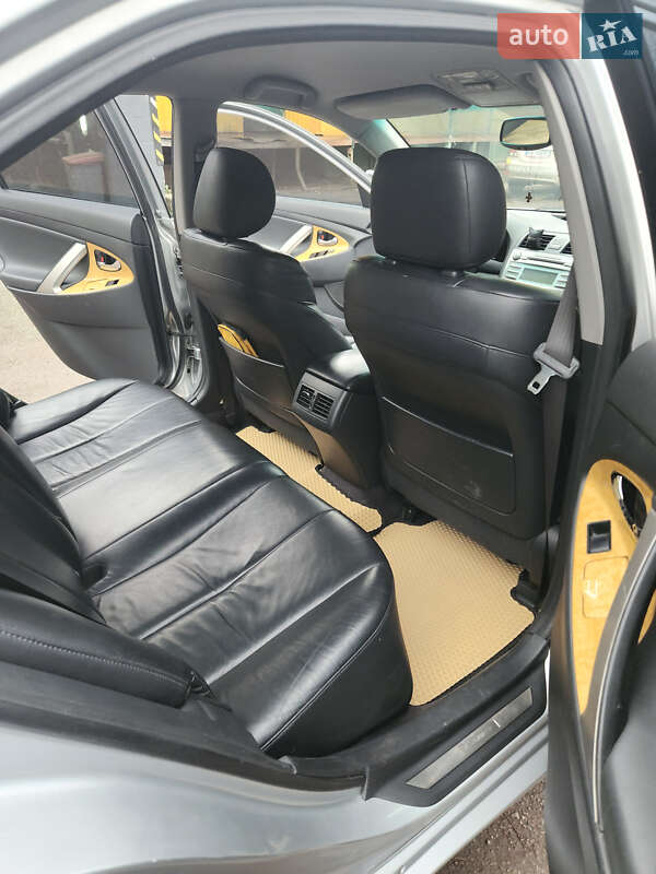 Седан Toyota Camry 2006 в Киеве