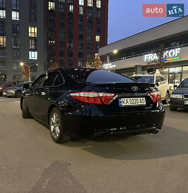 Седан Toyota Camry 2017 в Киеве