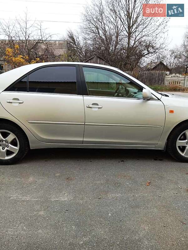 Седан Toyota Camry 2004 в Романове