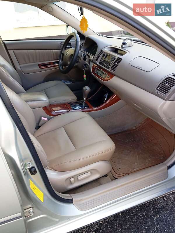 Седан Toyota Camry 2004 в Романове