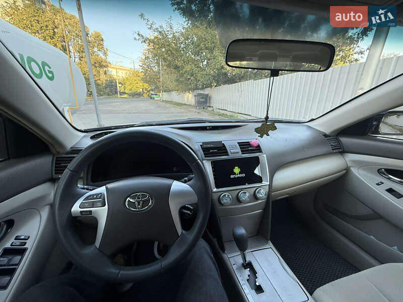 Седан Toyota Camry 2006 в Дніпрі