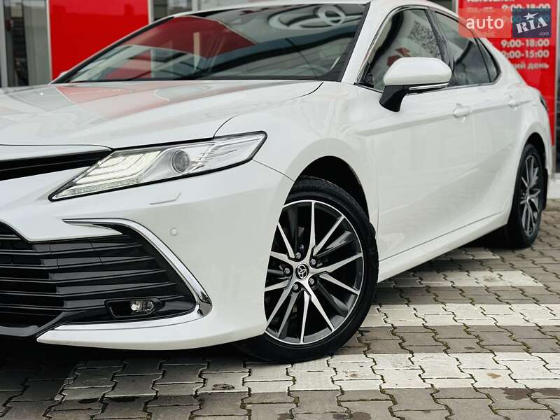 Седан Toyota Camry 2024 в Тернополі