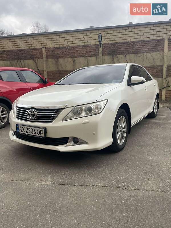 Седан Toyota Camry 2013 в Харькове