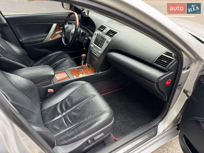 Седан Toyota Camry 2008 в Киеве