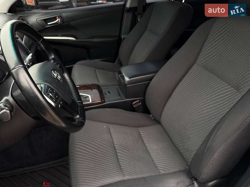 Седан Toyota Camry 2016 в Харкові