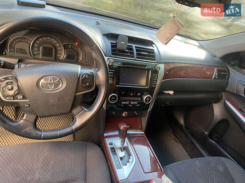 Седан Toyota Camry 2013 в Києві