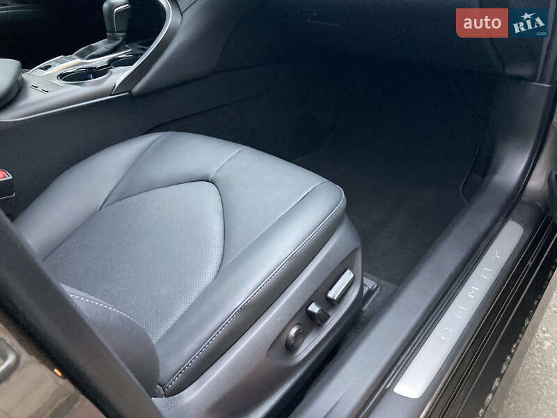 Седан Toyota Camry 2023 в Одессе