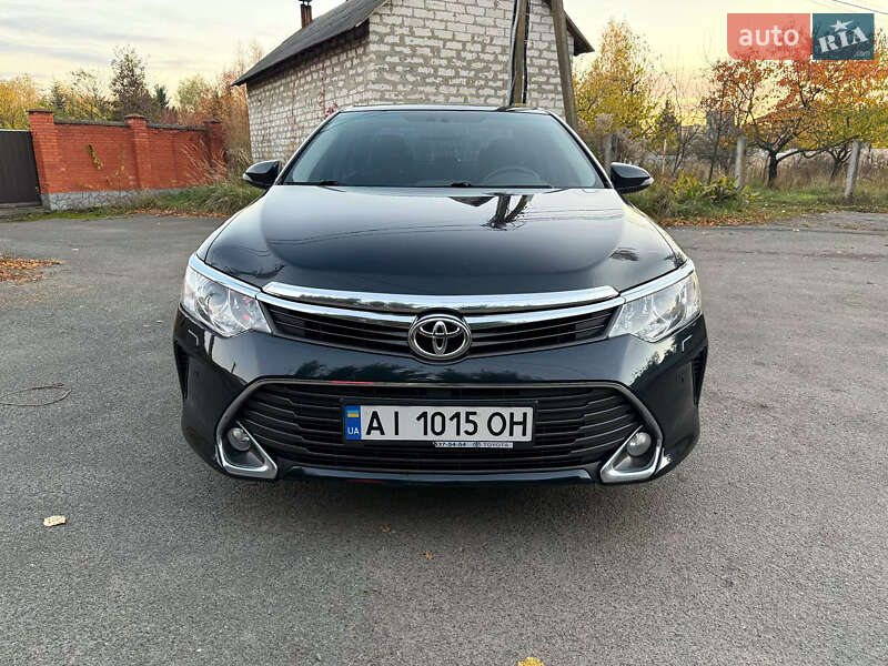 Седан Toyota Camry 2015 в Киеве
