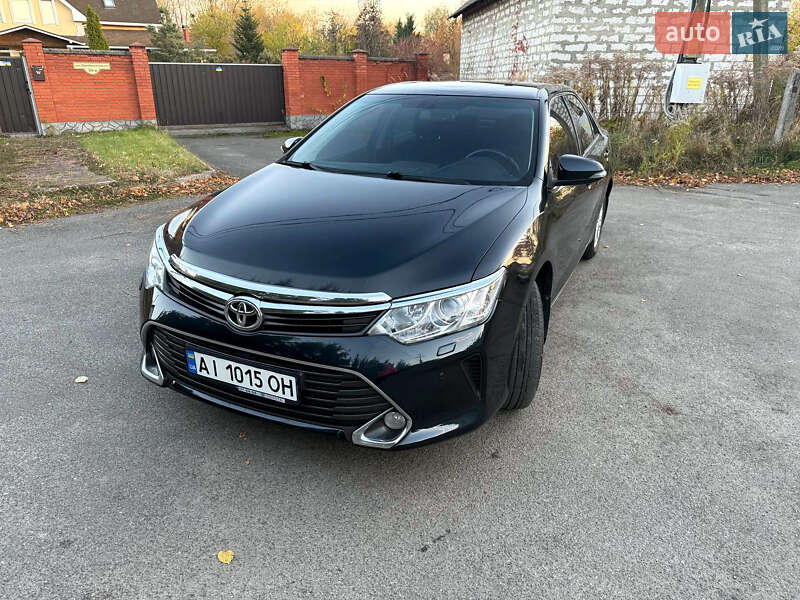Седан Toyota Camry 2015 в Киеве