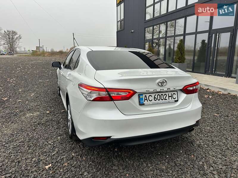 Седан Toyota Camry 2020 в Луцьку