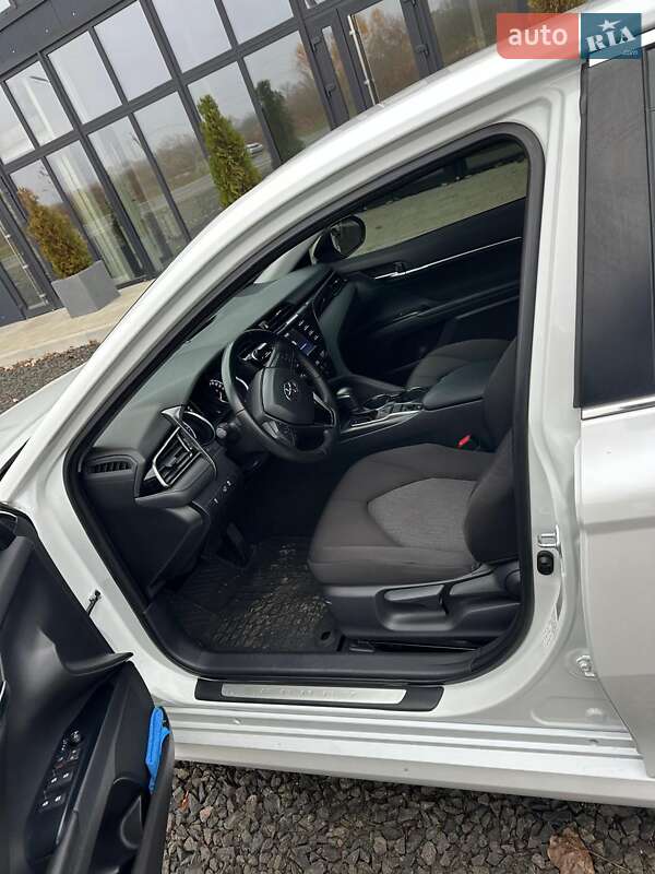 Седан Toyota Camry 2020 в Луцьку