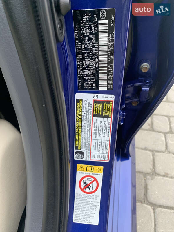 Седан Toyota Camry 2018 в Львове