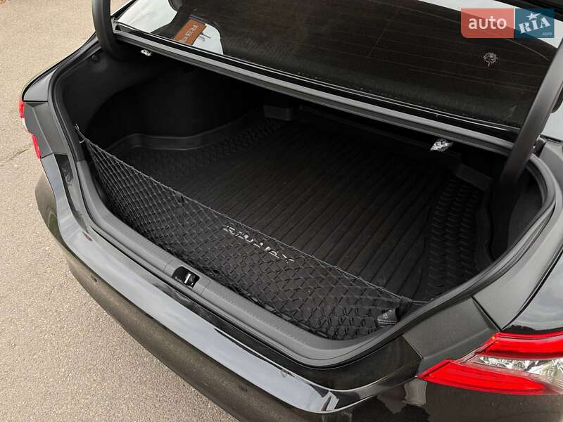 Седан Toyota Camry 2021 в Кривом Роге