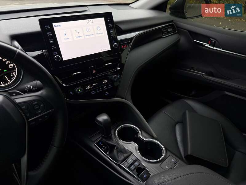 Седан Toyota Camry 2021 в Кривом Роге
