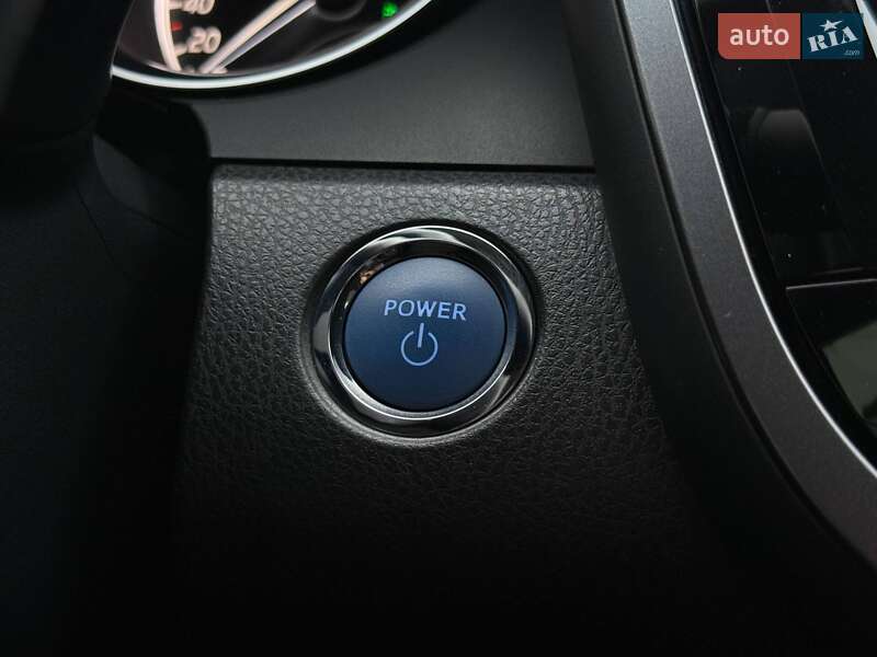 Седан Toyota Camry 2021 в Кривом Роге