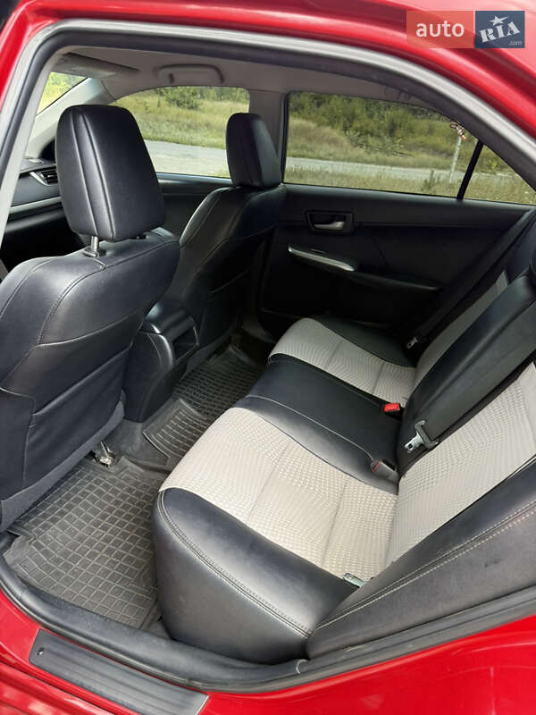 Седан Toyota Camry 2013 в Киеве