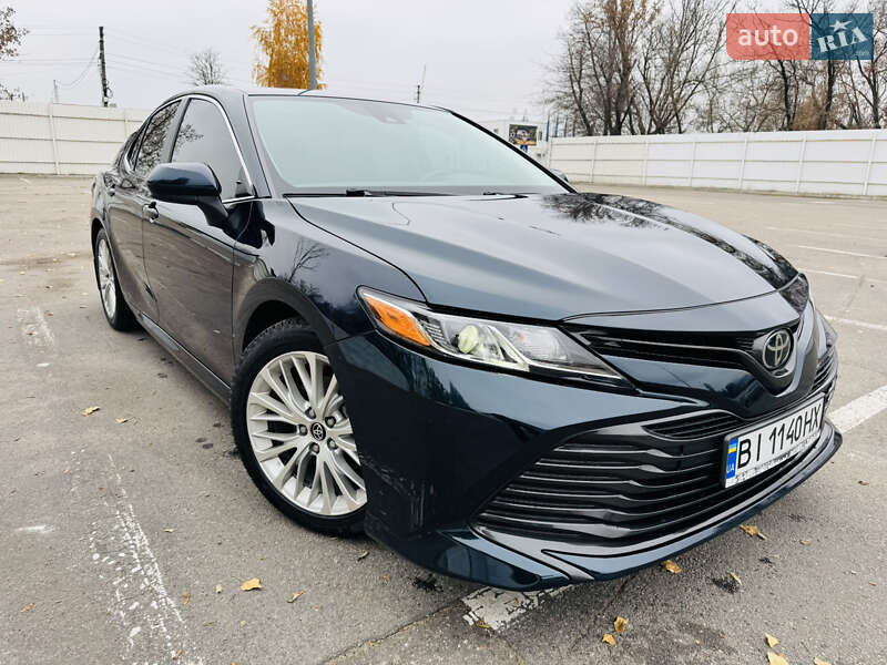 Седан Toyota Camry 2019 в Кременчуге
